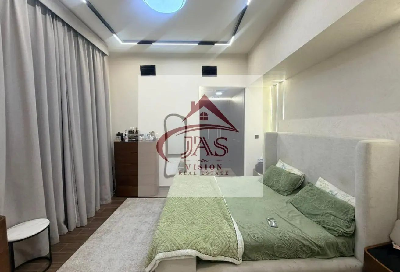 Upgraded | Furnished | Vacant | Next to Metro Stn