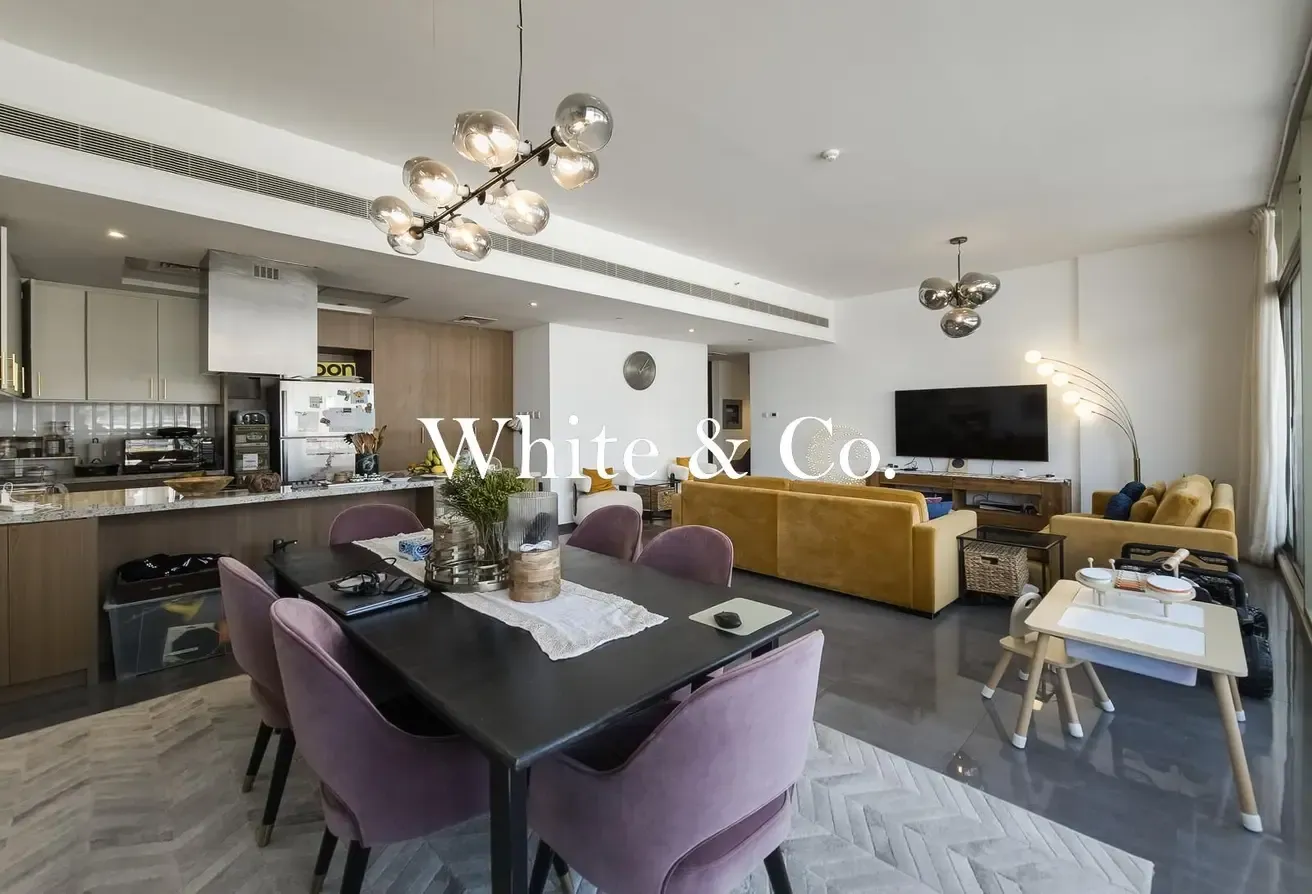 Spacious | Directly on Metro | Vacant On Transfer