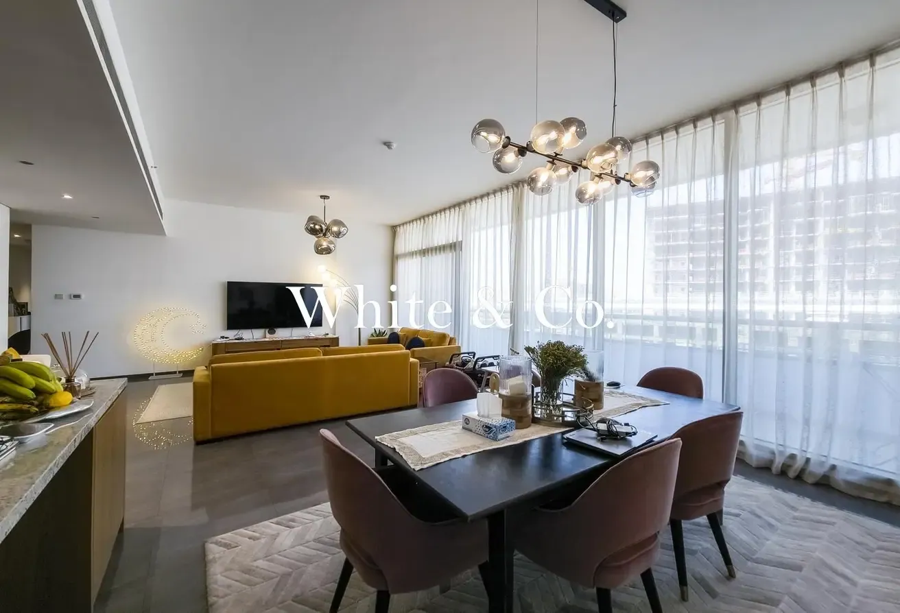 Spacious | Directly on Metro | Vacant On Transfer