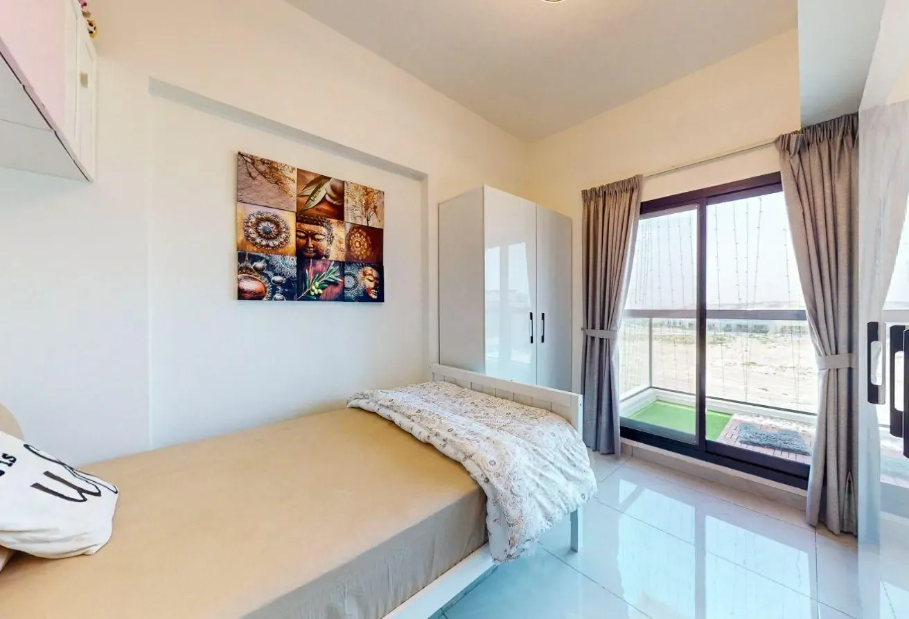 UPGRADED | FULLY FURNISHED | VACANT ON TRANSFER