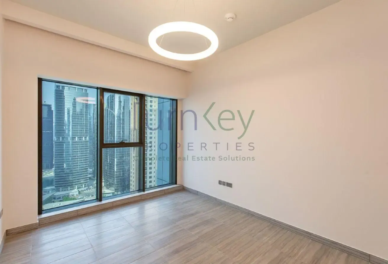 Rare Opportunity Lake View High Flor Vacating Soon