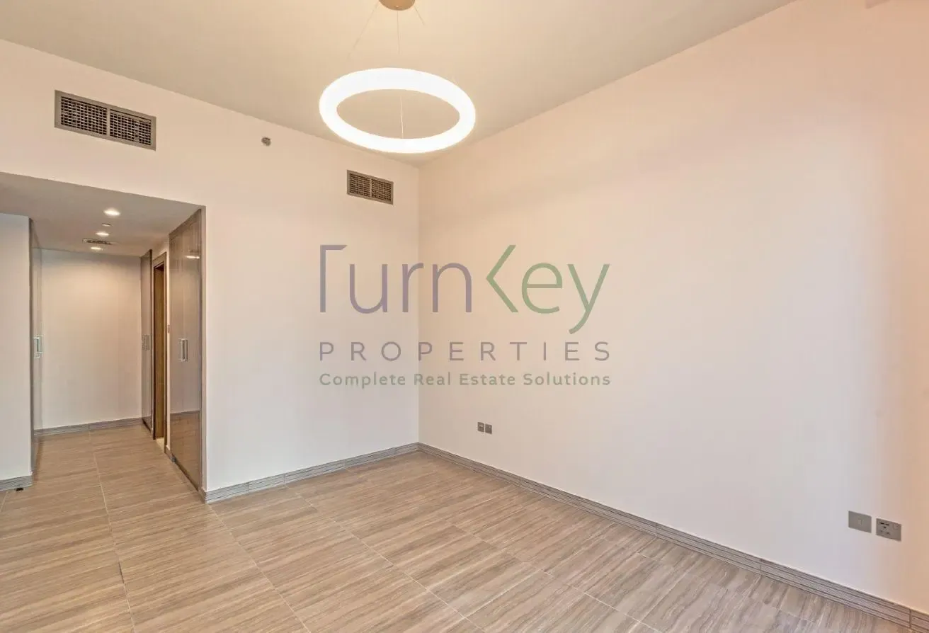 Rare Opportunity Lake View High Flor Vacating Soon