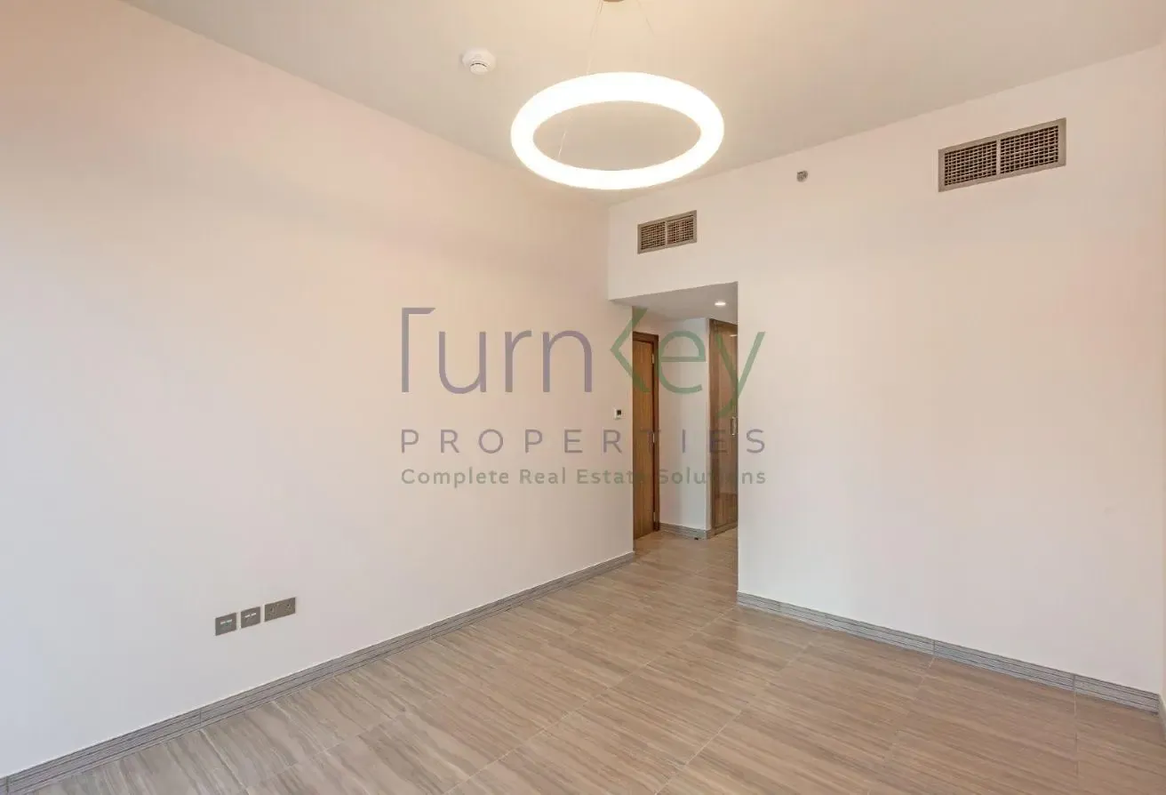 Lake View | Natural light | High Floor