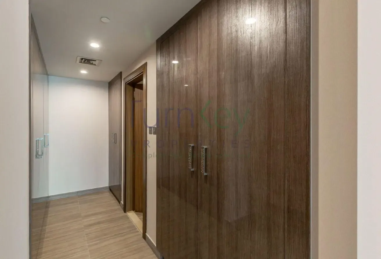 Lake View | Natural light | High Floor