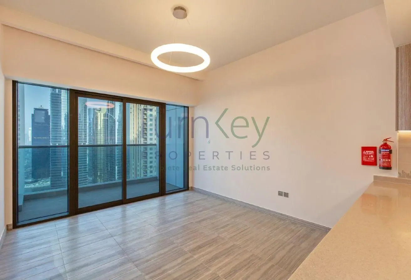 Lake View | Natural light | High Floor
