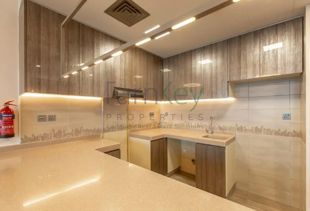 Lake View | Natural light | High Floor