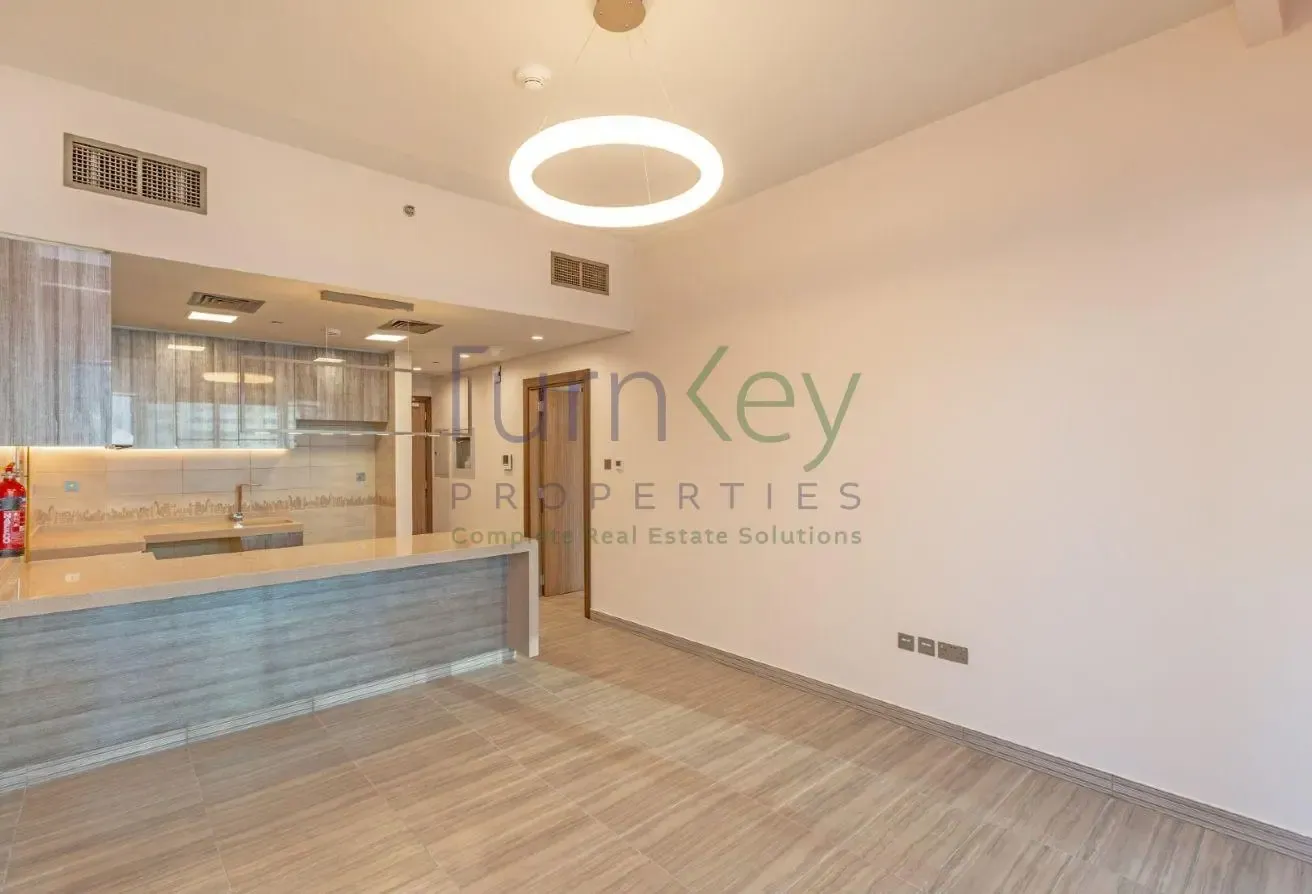Lake View | Natural light | High Floor