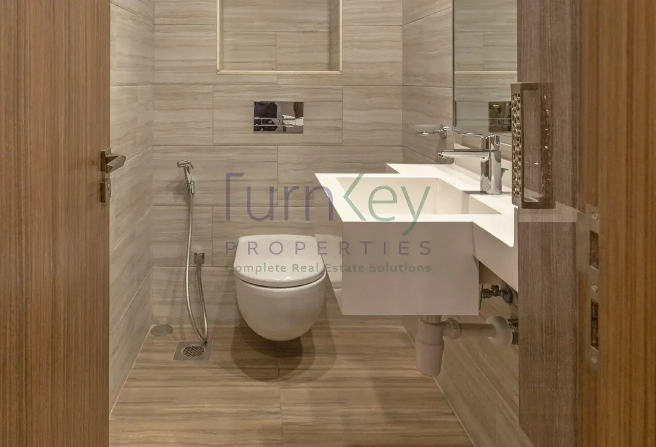 Lake View | Natural light | High Floor
