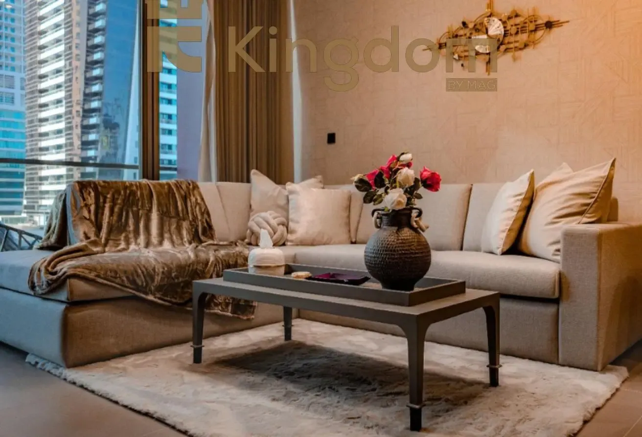 PREMIUM LIFESTYLE | NEAR METRO | LAKEFRONT LIVING