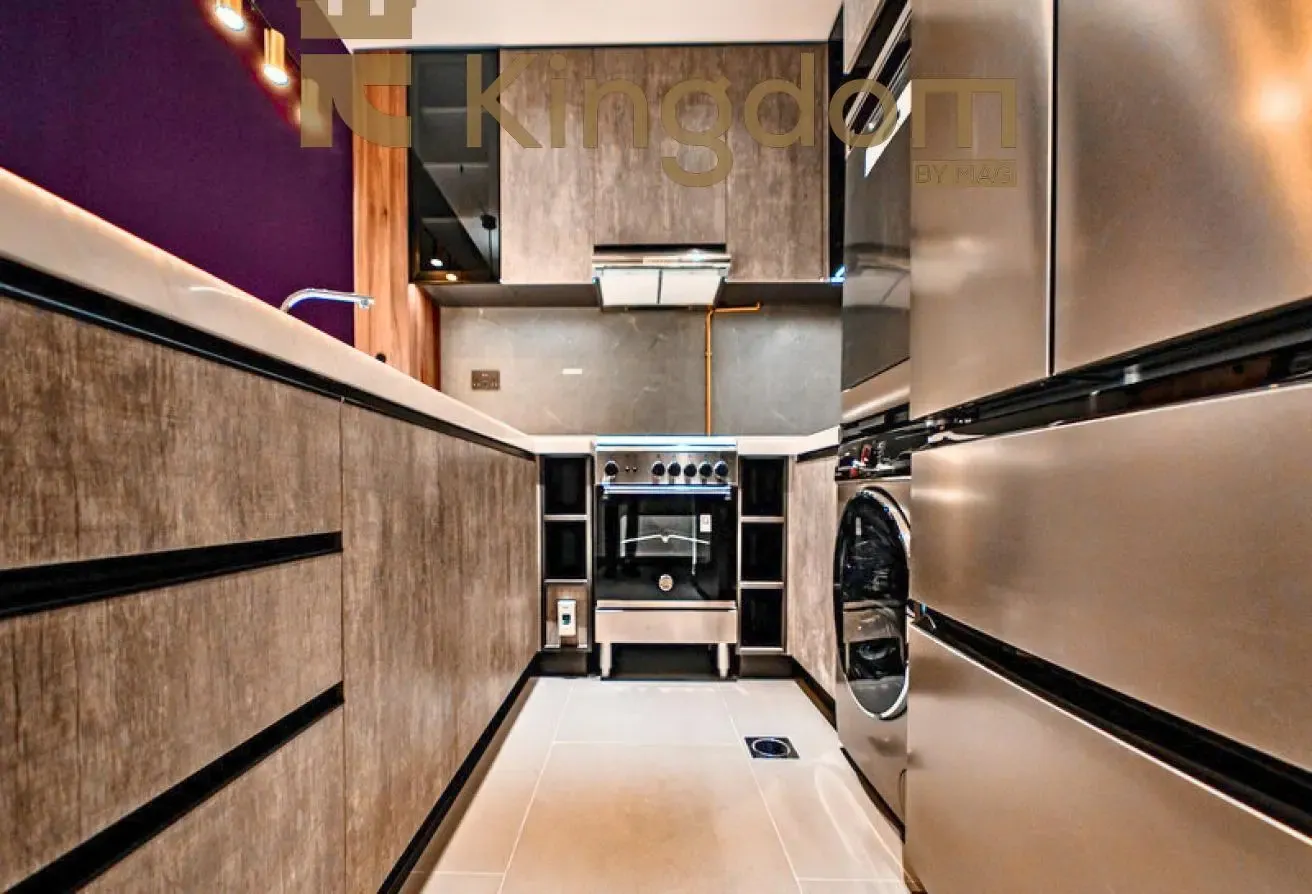 PREMIUM LIFESTYLE | NEAR METRO | LAKEFRONT LIVING