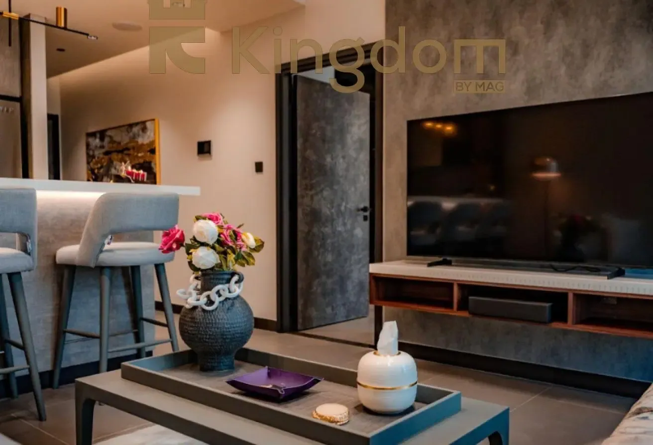 PREMIUM LIFESTYLE | NEAR METRO | LAKEFRONT LIVING