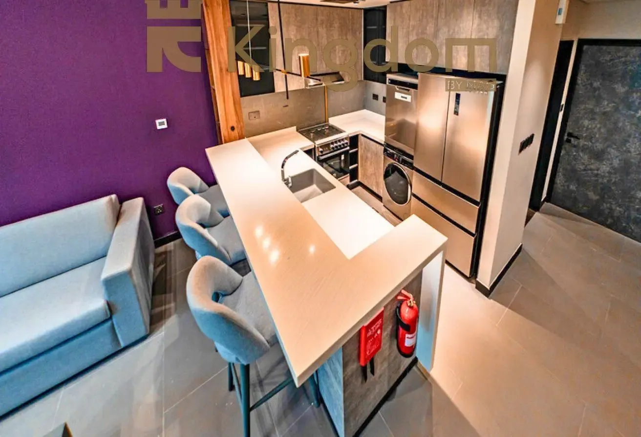 PREMIUM LIFESTYLE | NEAR METRO | LAKEFRONT LIVING