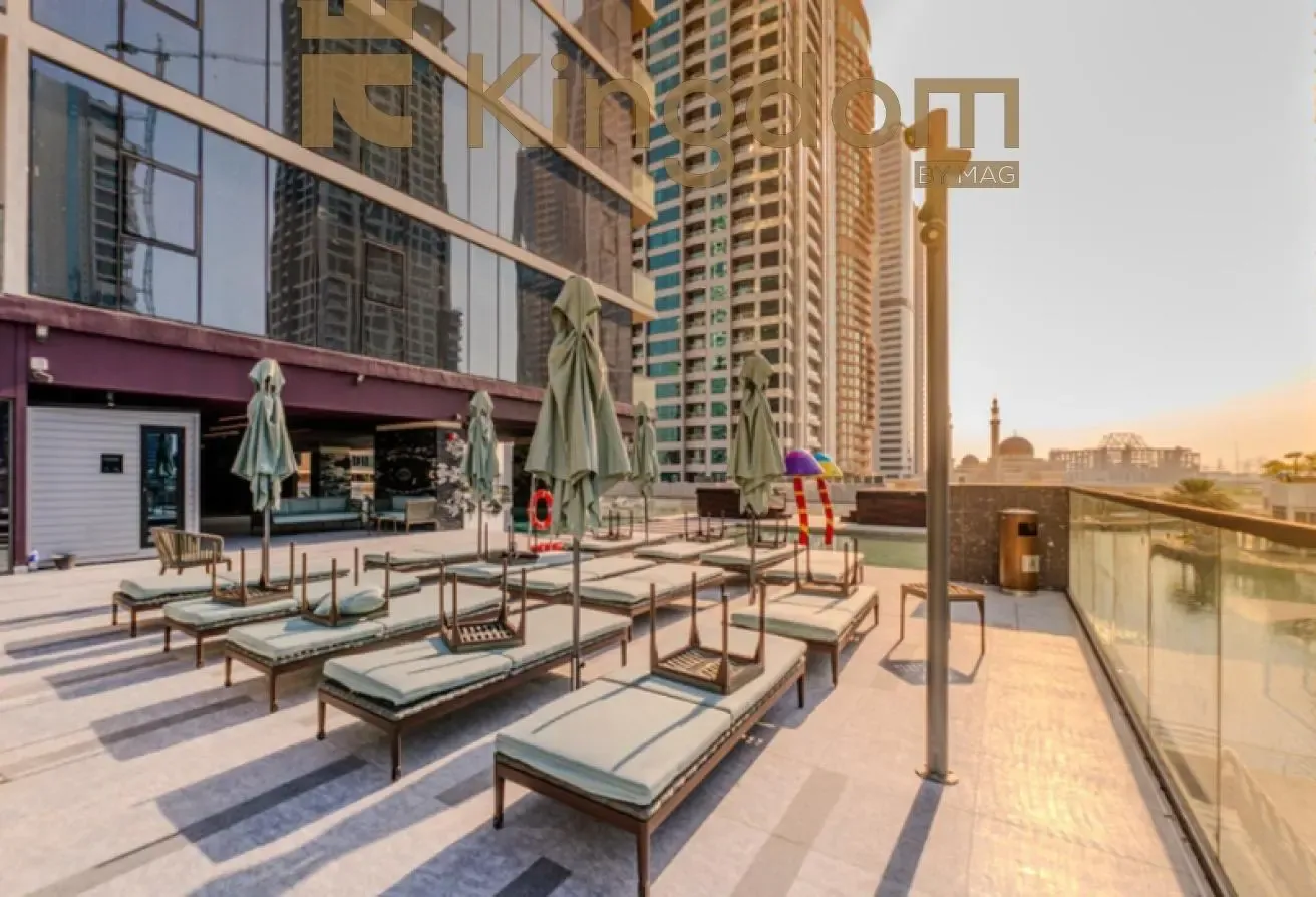 PREMIUM LIFESTYLE | NEAR METRO | LAKEFRONT LIVING