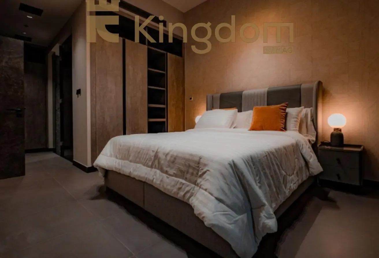 PREMIUM LIFESTYLE | NEAR METRO | LAKEFRONT LIVING