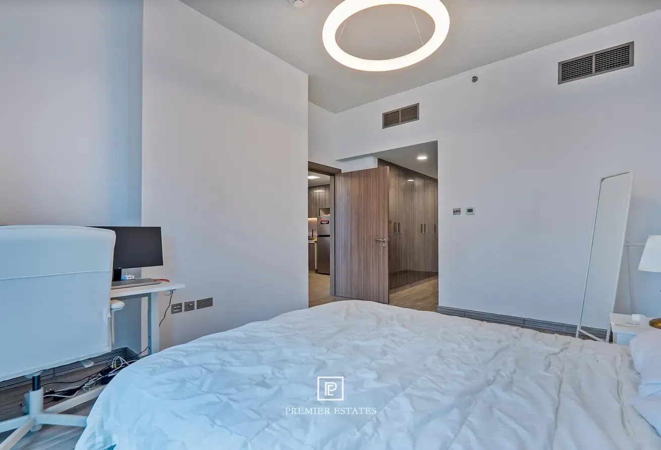 Fully Furnished 1 bed apt | High Floor | Vacant