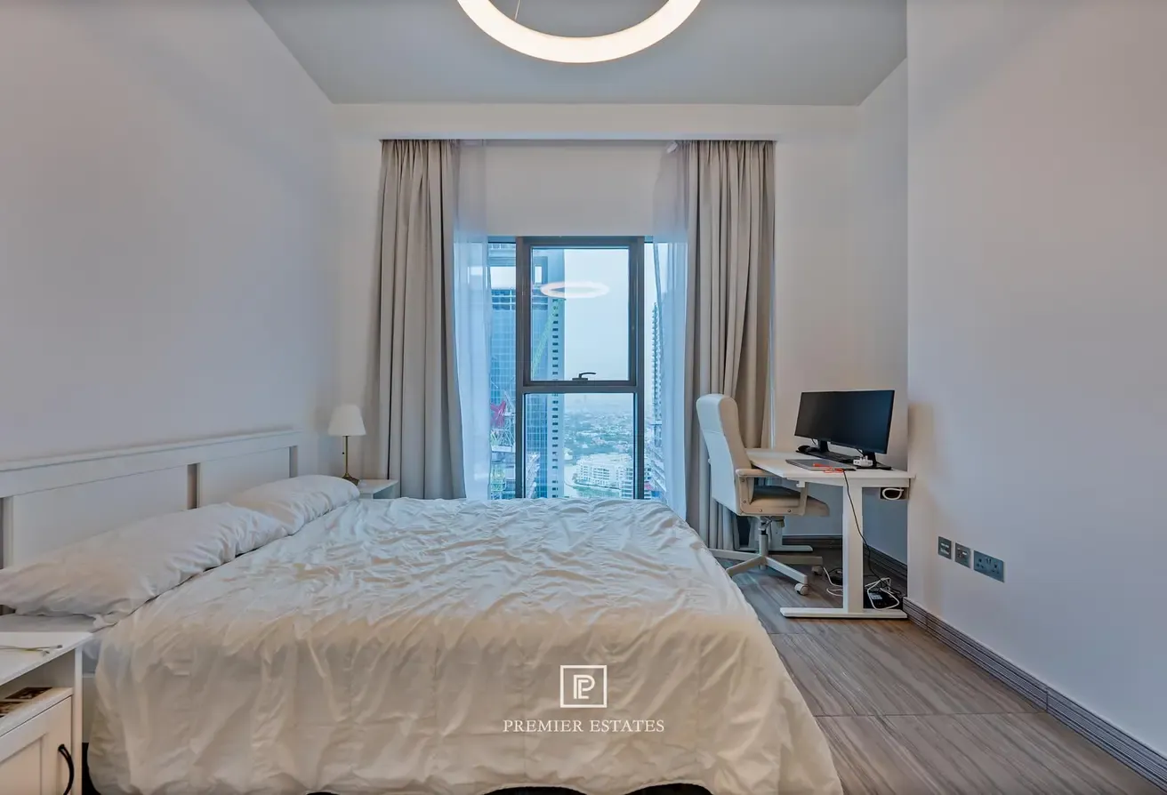 Fully Furnished 1 bed apt | High Floor | Vacant