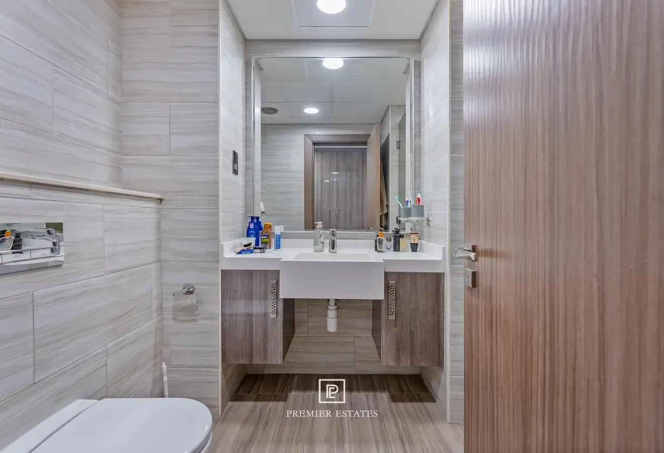 Fully Furnished 1 bed apt | High Floor | Vacant