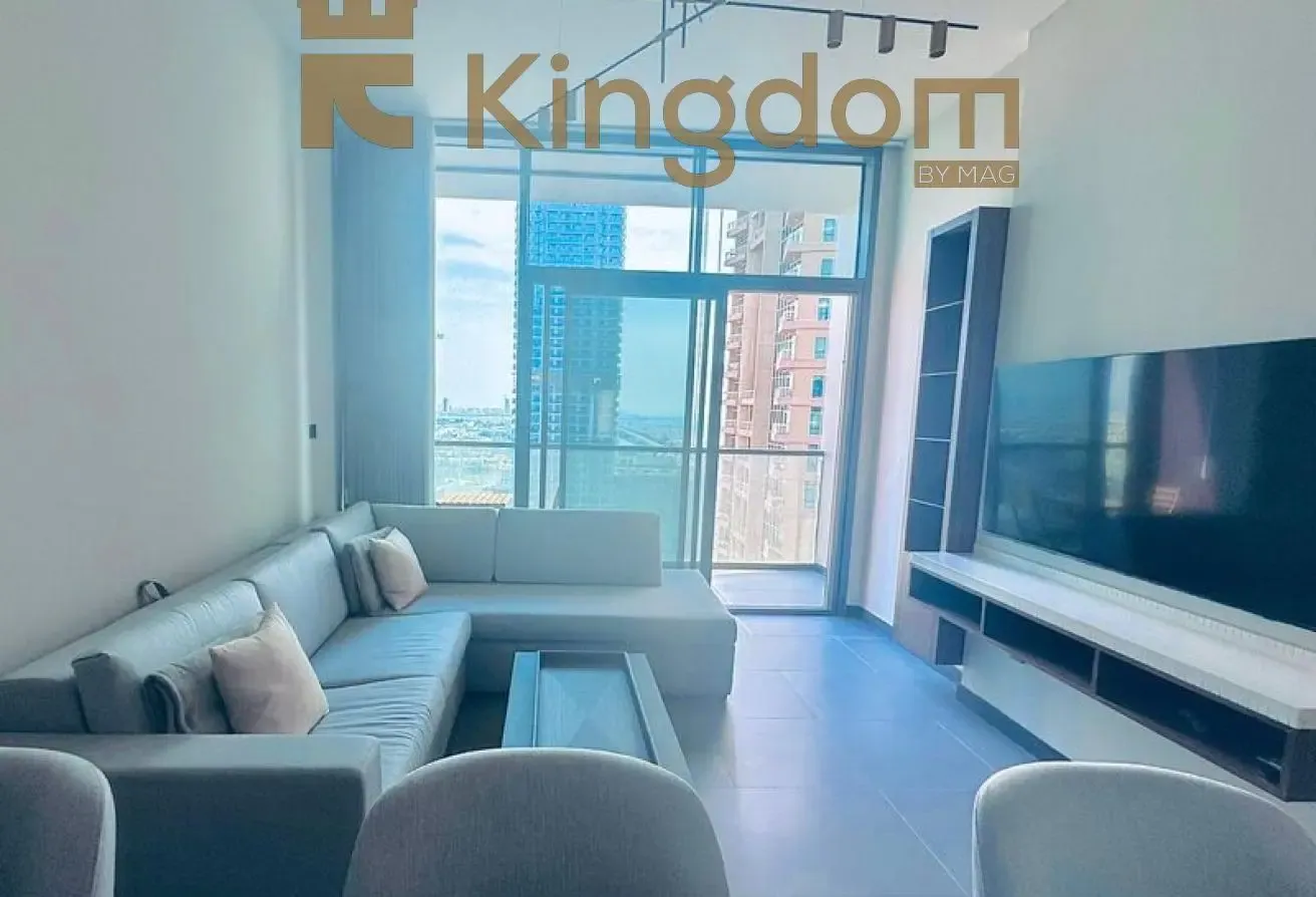 STYLISH 1 BR | LAKEFRONT VIEW | WALK TO METRO
