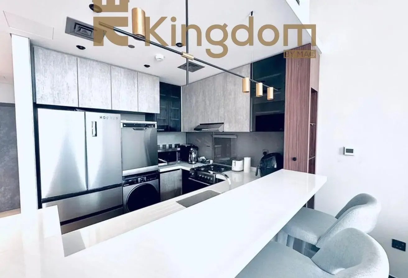 STYLISH 1 BR | LAKEFRONT VIEW | WALK TO METRO