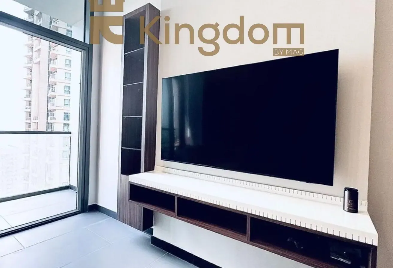 STYLISH 1 BR | LAKEFRONT VIEW | WALK TO METRO