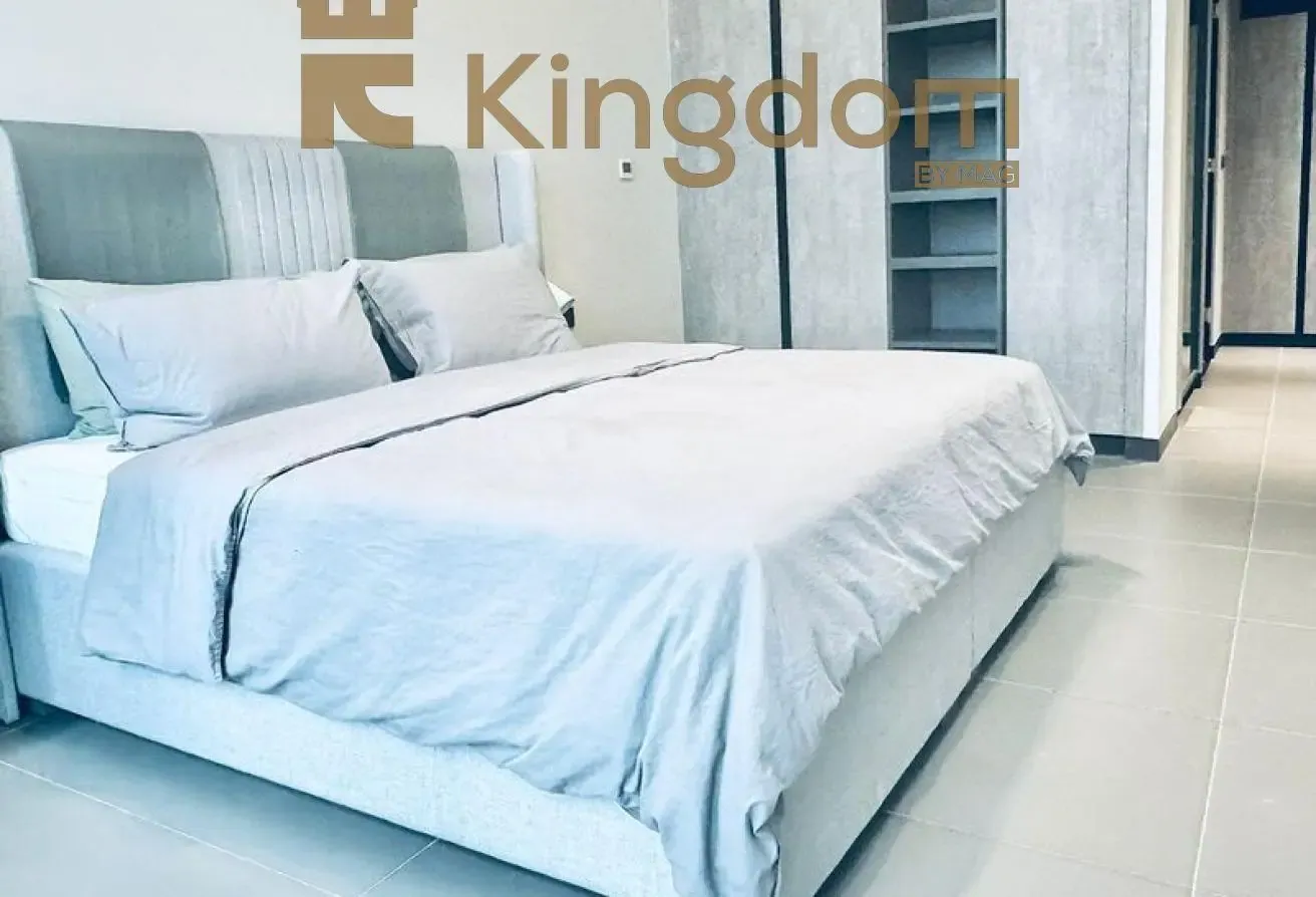 STYLISH 1 BR | LAKEFRONT VIEW | WALK TO METRO