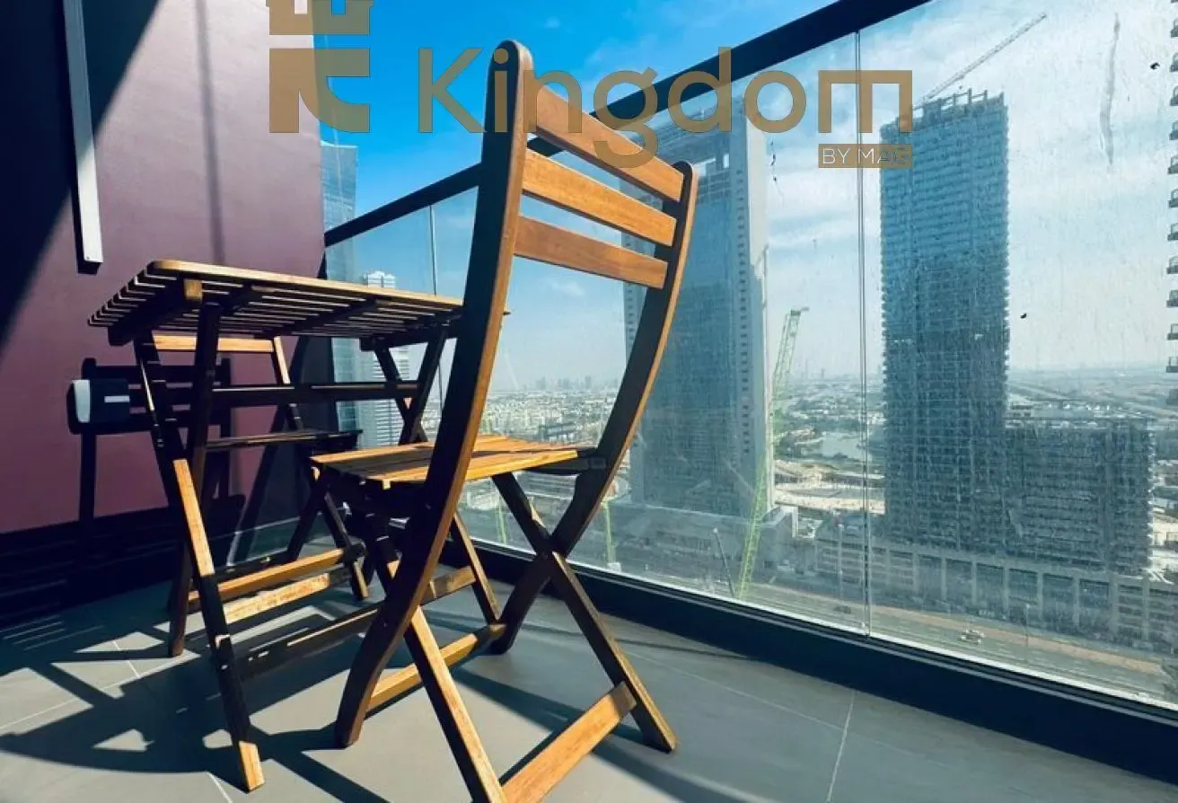 STYLISH 1 BR | LAKEFRONT VIEW | WALK TO METRO