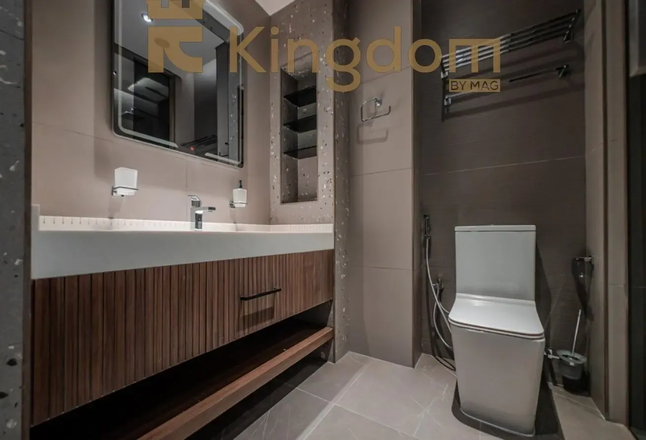 HIGH FLOOR | VASTU COMPLIANT | LAKE VIEW | VACANT.
