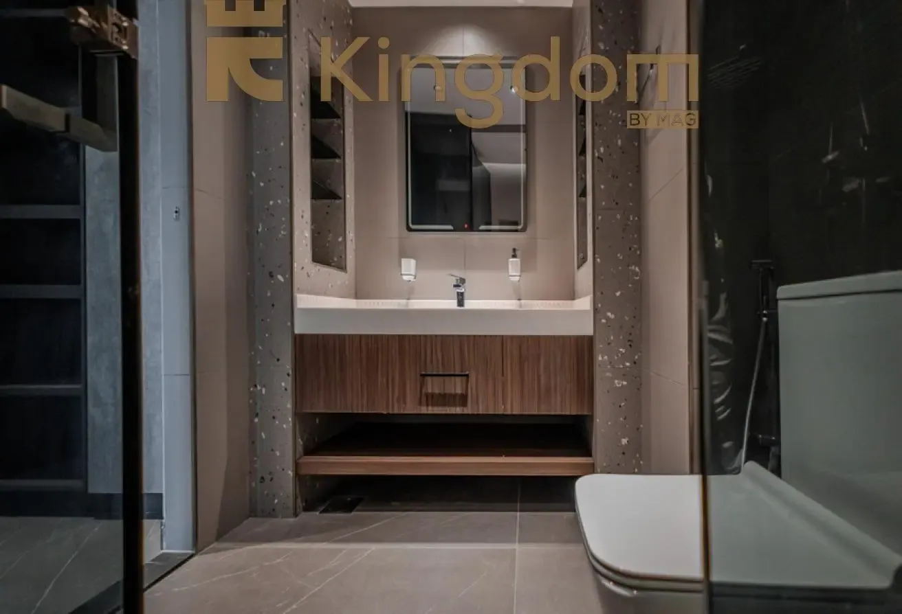 HIGH FLOOR | VASTU COMPLIANT | LAKE VIEW | VACANT.