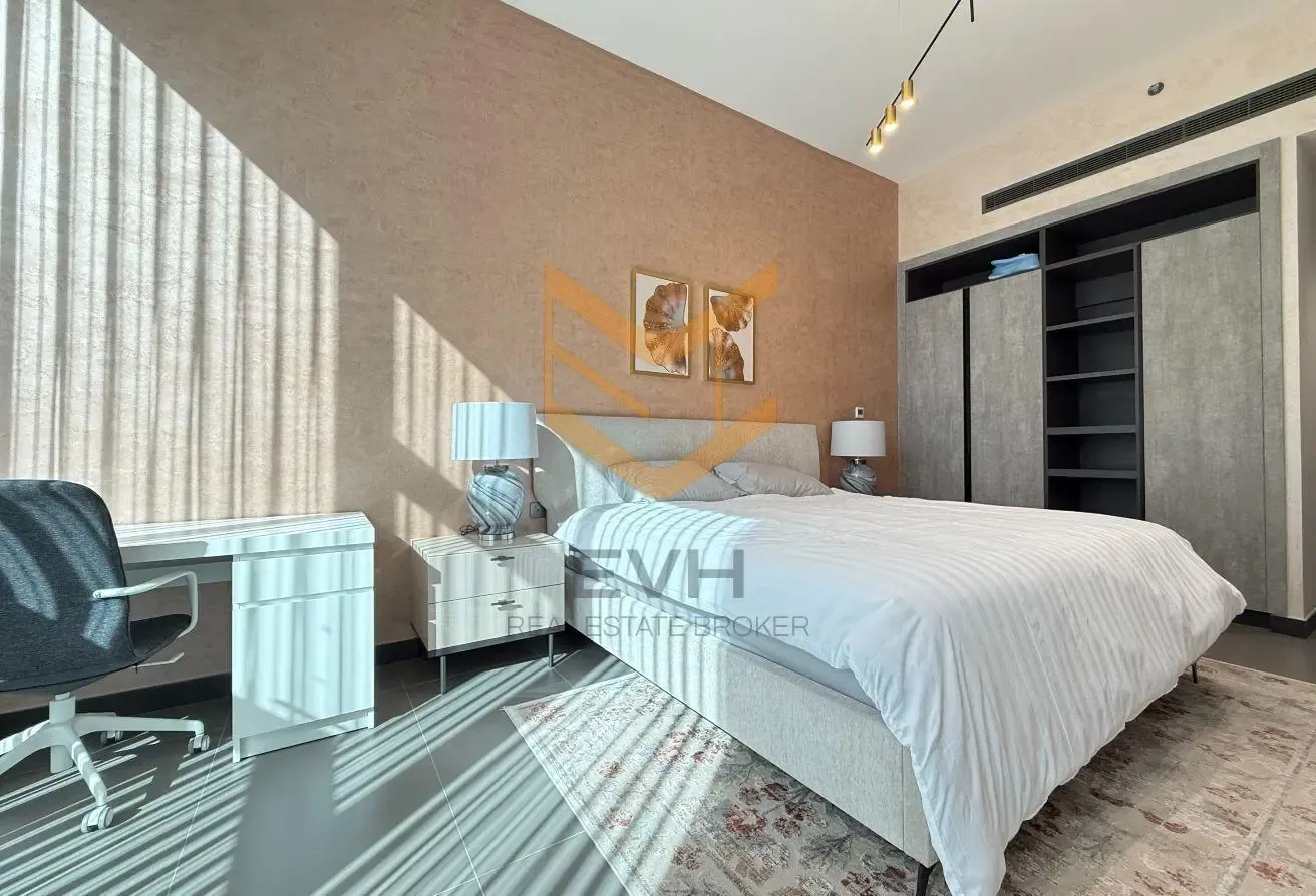 Panoramic Lake View | Fully Upgraded | Italian St