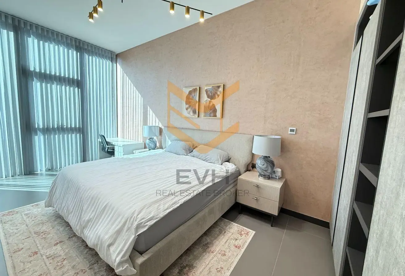 Panoramic Lake View | Fully Upgraded | Italian St