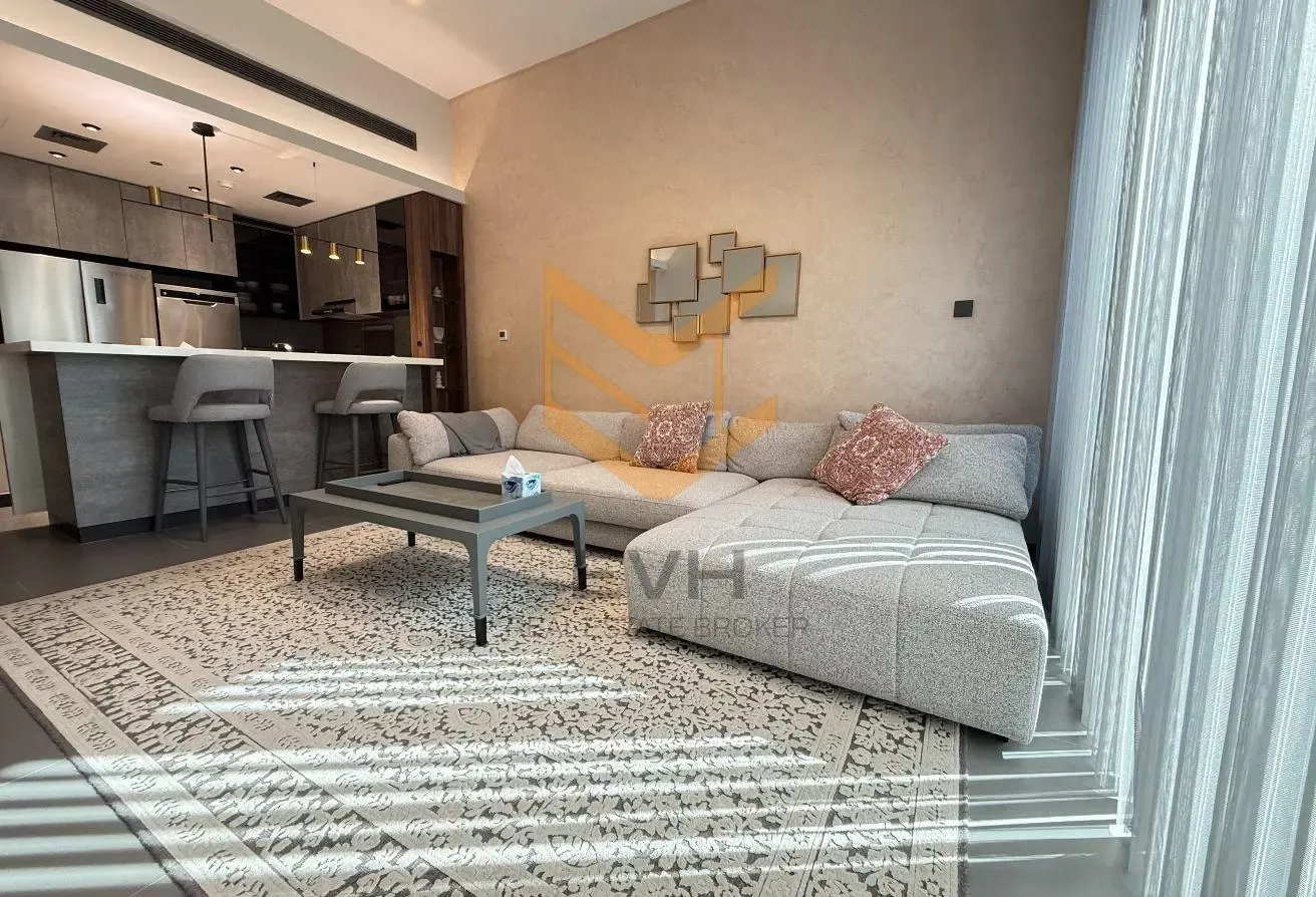 Panoramic Lake View | Fully Upgraded | Italian St