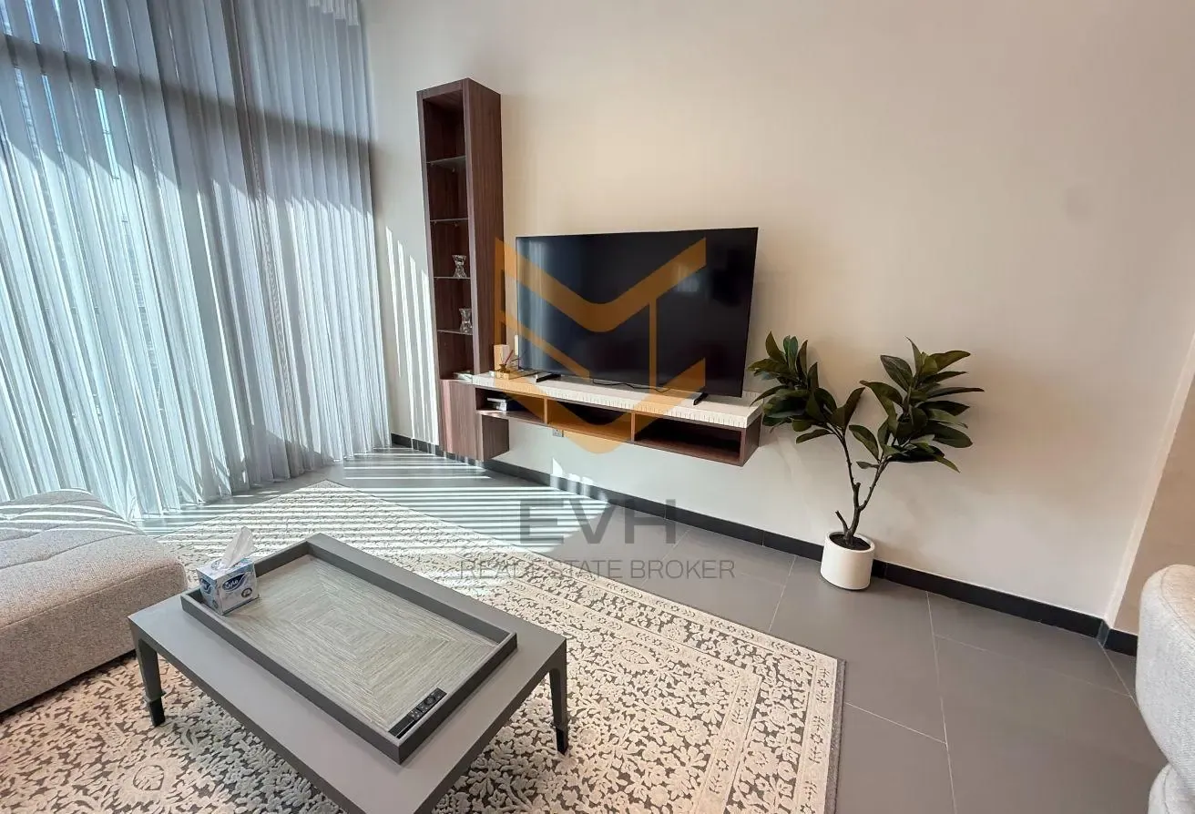 Panoramic Lake View | Fully Upgraded | Italian St