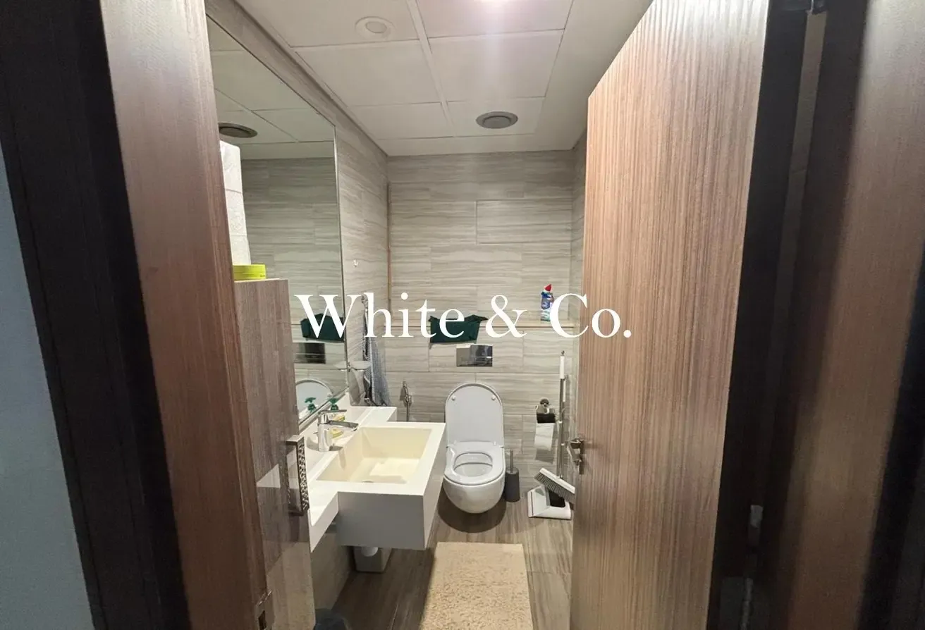 Spacious  |  Skyline View |  Furnished
