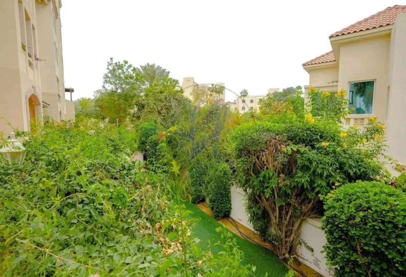 Modern Home I Private Garden I Vacant on Transfer