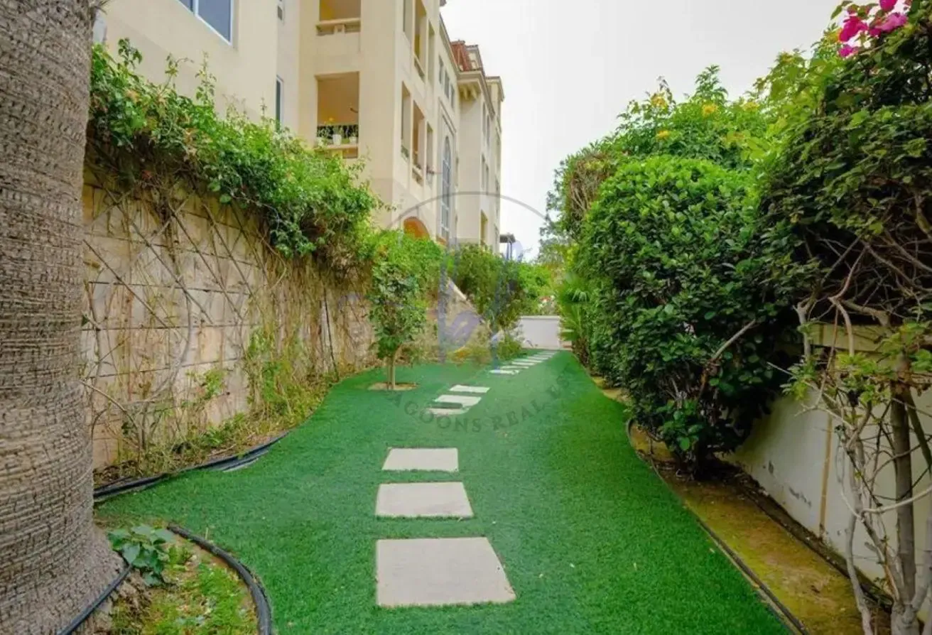 Modern Home I Private Garden I Vacant on Transfer