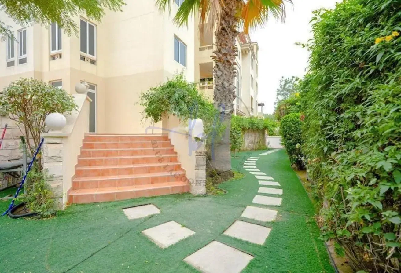 Modern Home I Private Garden I Vacant on Transfer