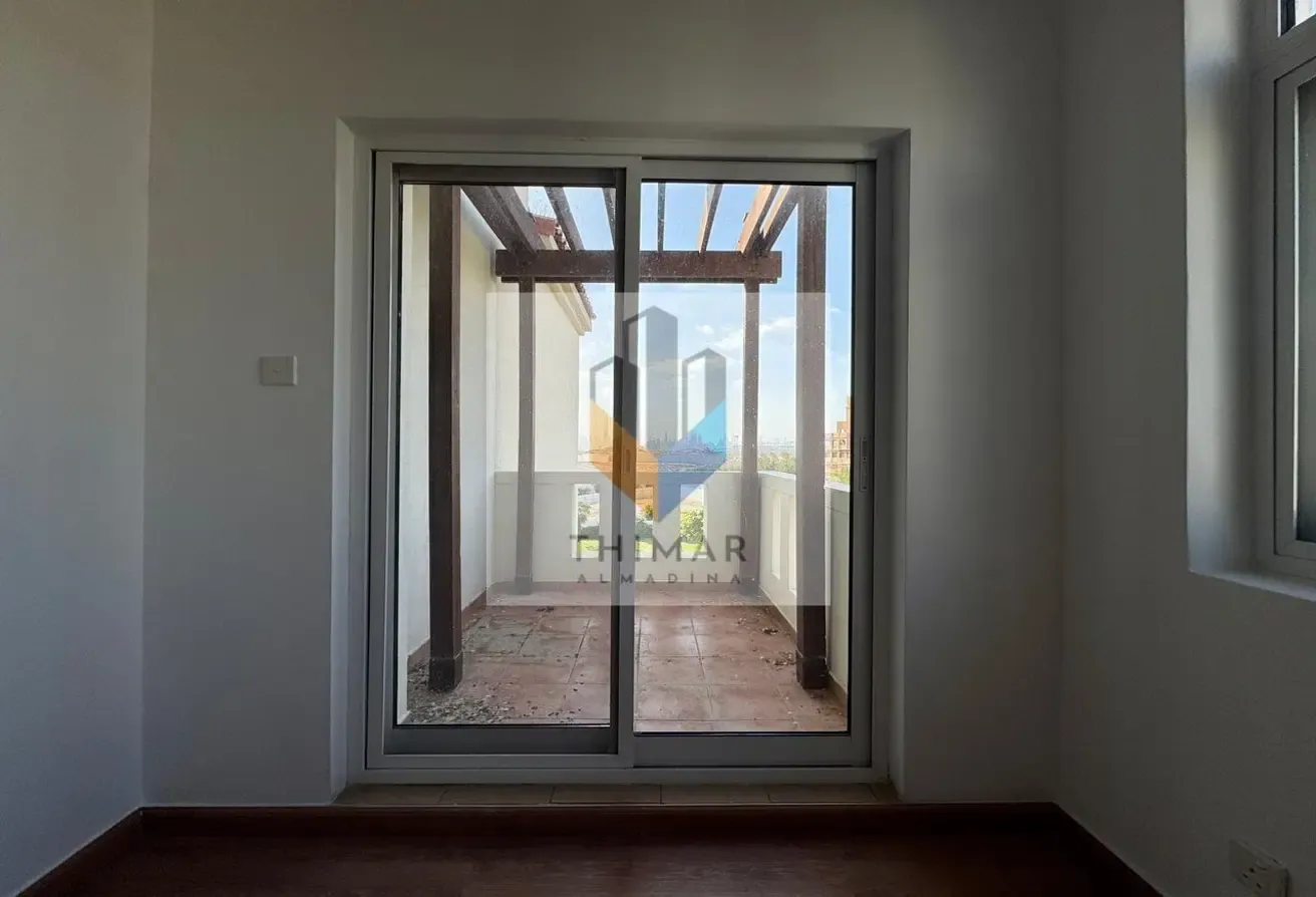 Burj Khalifa View | Maids Room | Vacant Now