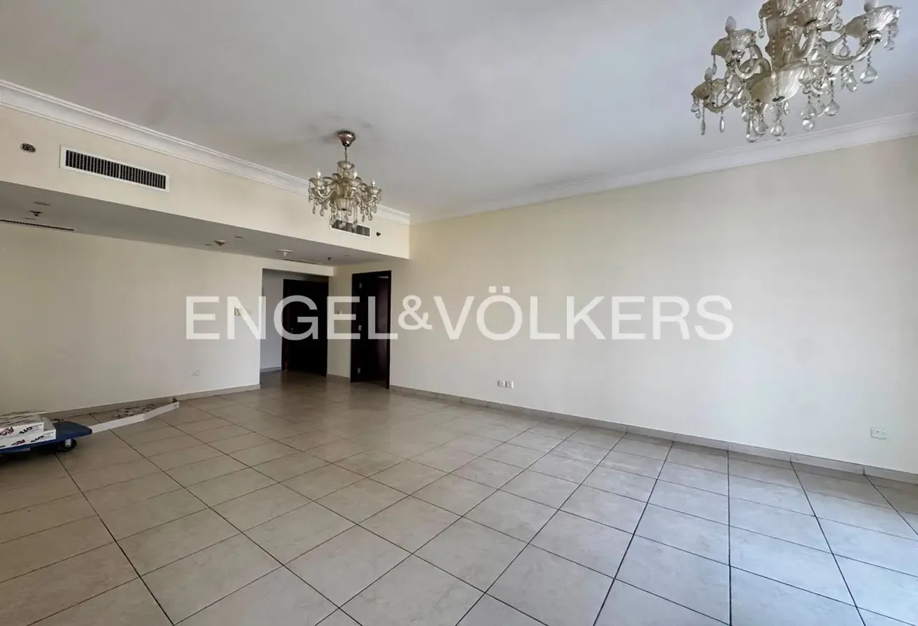 SPACIOUS I LUMINOUS I UNFURNISHED I LOW FLOOR