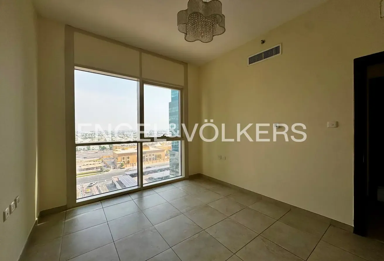 SPACIOUS I LUMINOUS I UNFURNISHED I LOW FLOOR