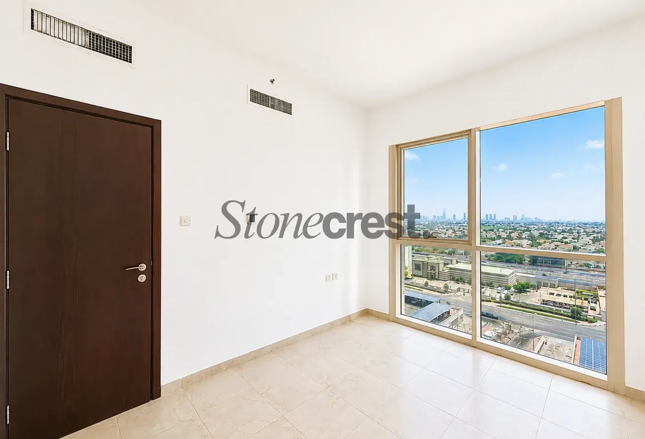 Maids Room | Lake View | 4 Cheques | Vacant