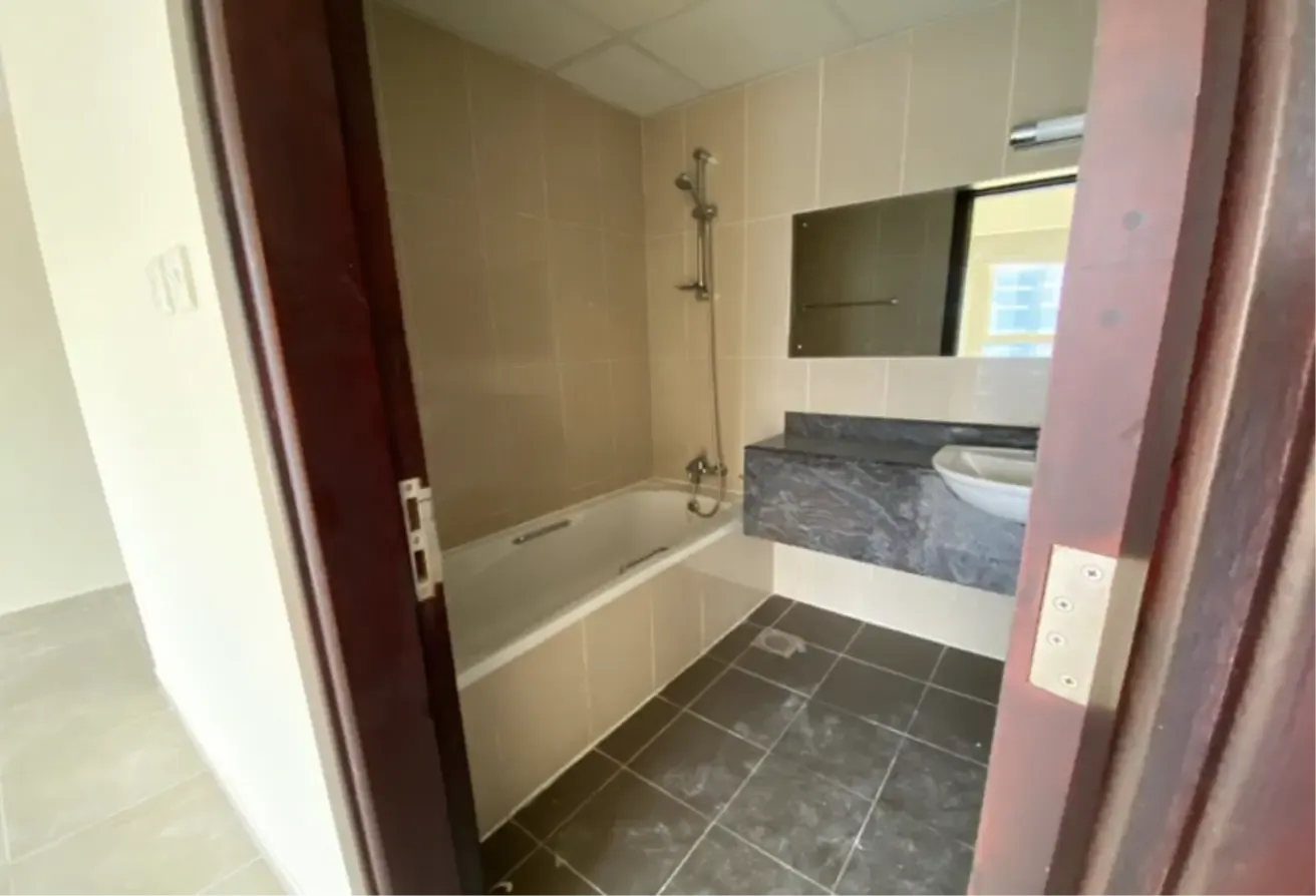 2BR Apartment | Lake View | Unfurnished