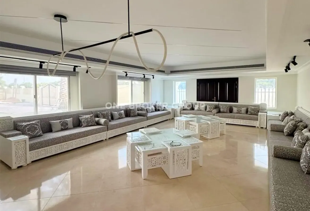 Fully Furnished | Private Pool | Close to Beach