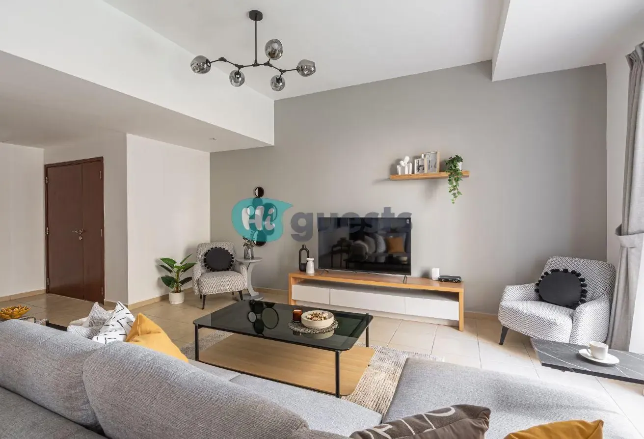 Elegant Apt with Balcony Steps From the Beach