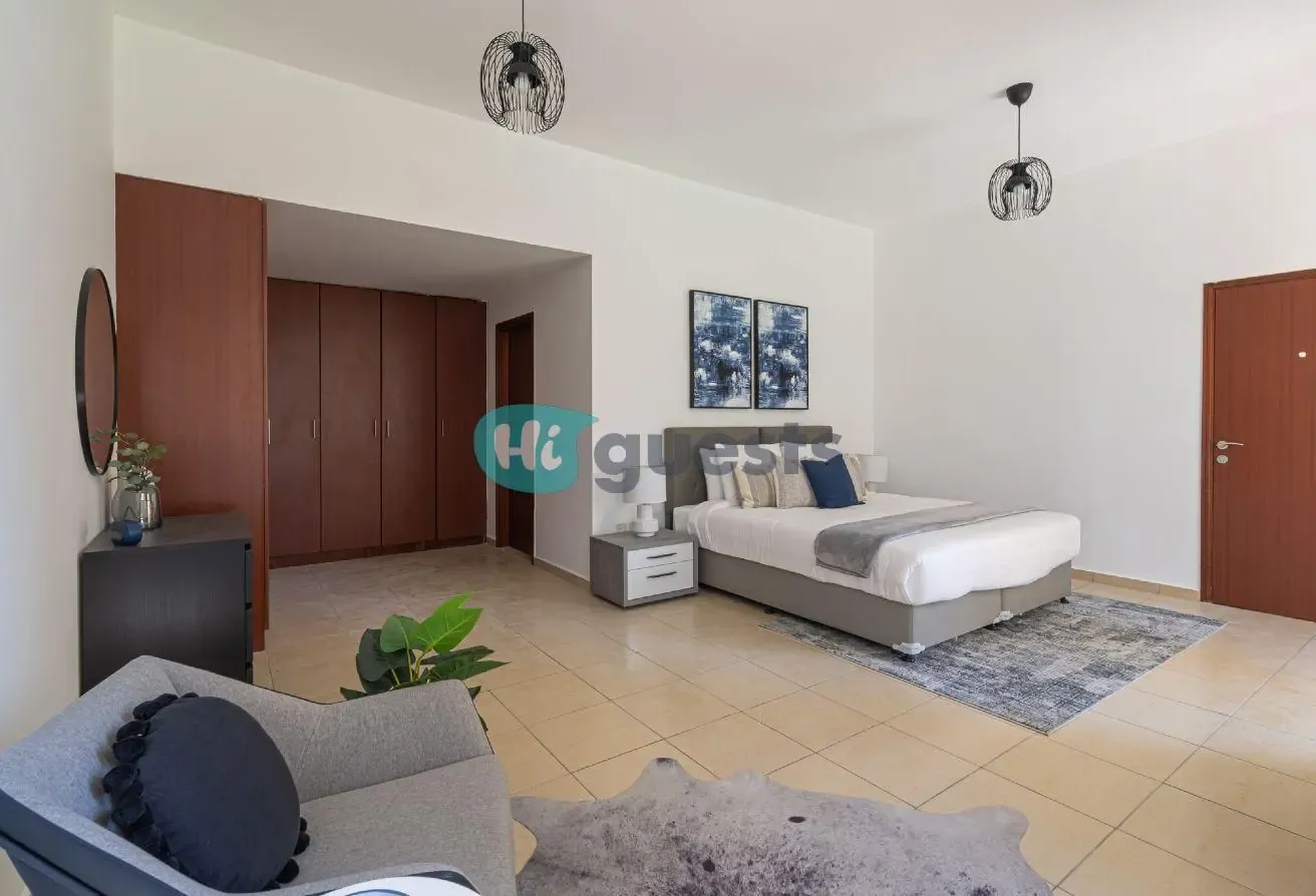Elegant Apt with Balcony Steps From the Beach
