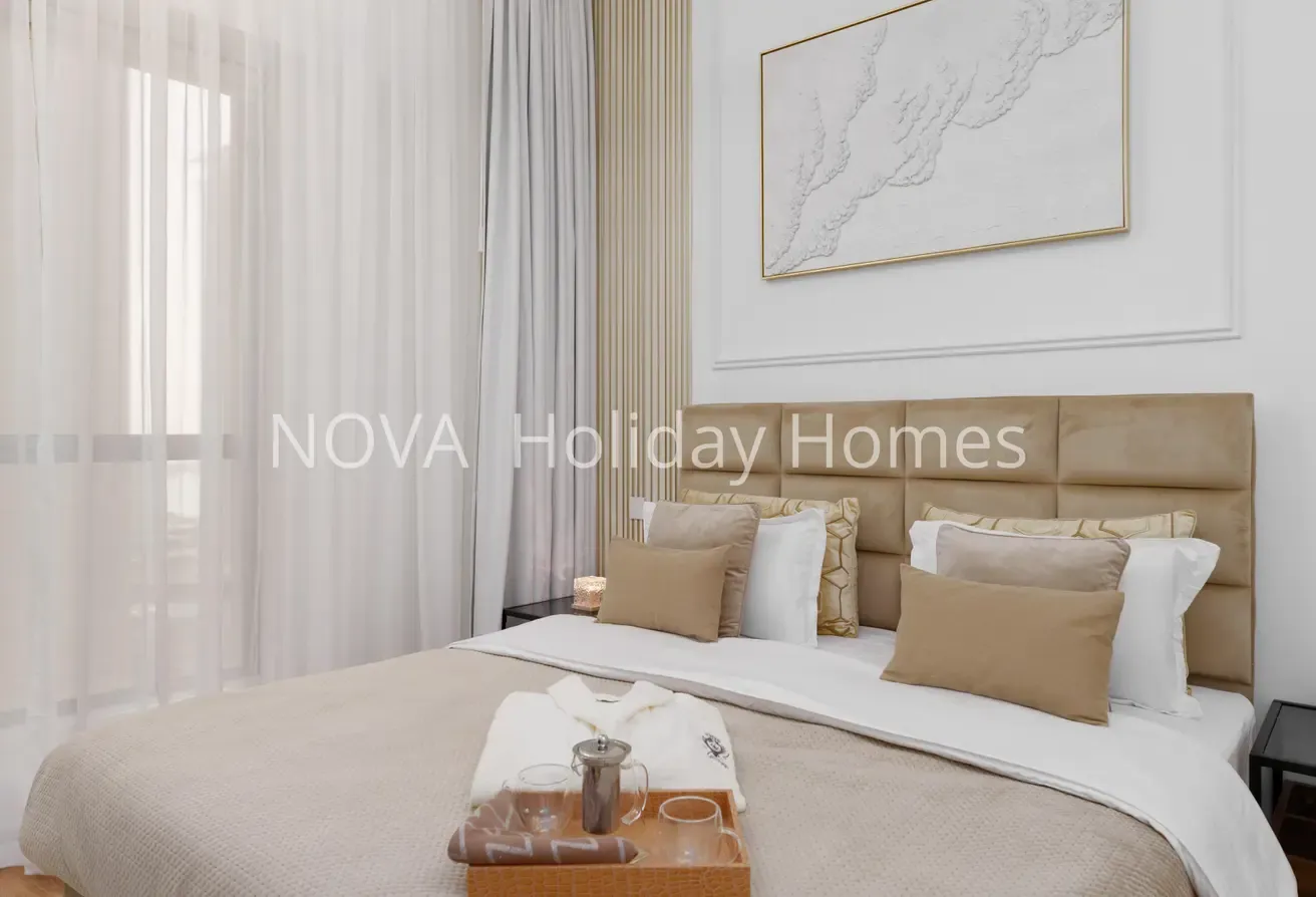 Bills Included!Serviced Grand  3 BR Waterfront