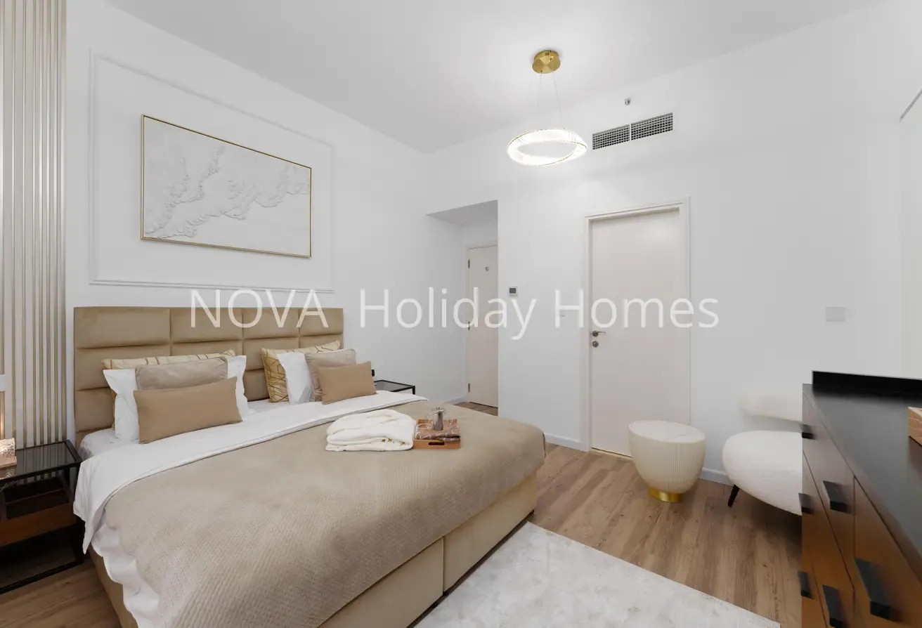 Bills Included!Serviced Grand  3 BR Waterfront