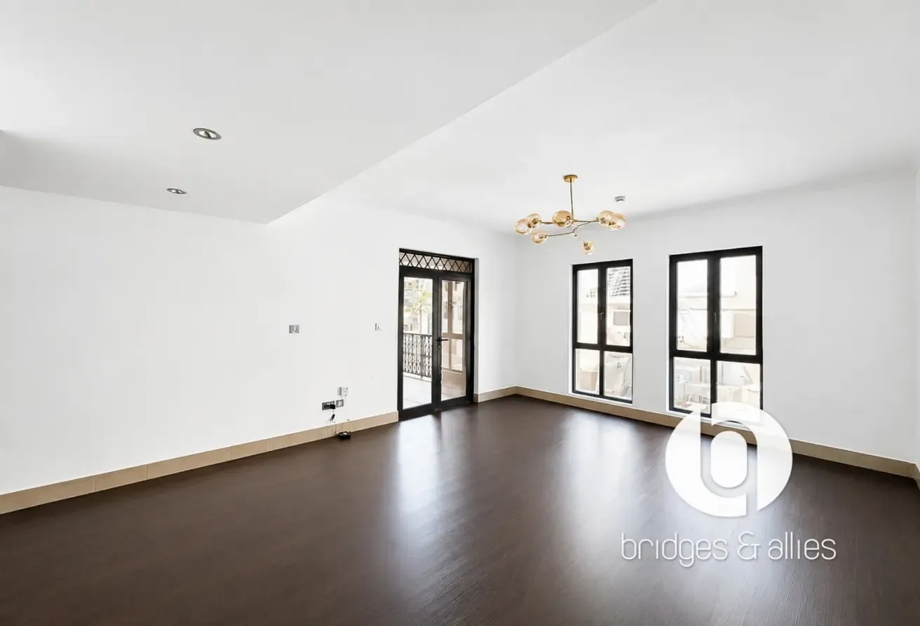 WALK IN CLOSET | 1 BED WITH PARTIAL BURJ VIEW