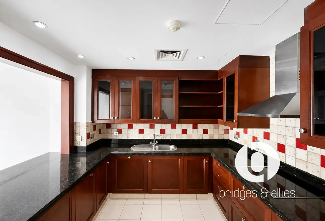 WALK IN CLOSET | 1 BED WITH PARTIAL BURJ VIEW