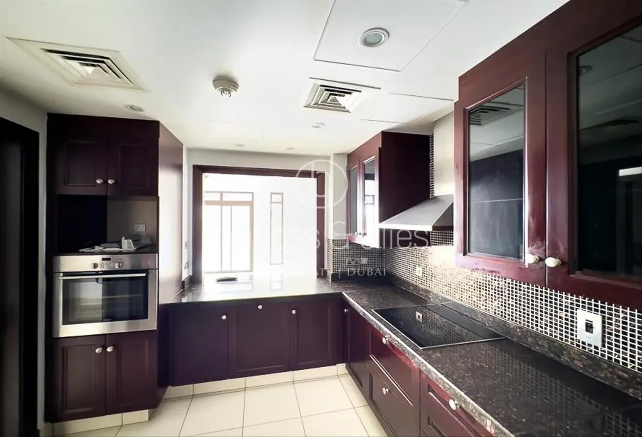 PRIVATE HUGE TERRACE |UNFURNISHED 1BR | BURJ VIEW