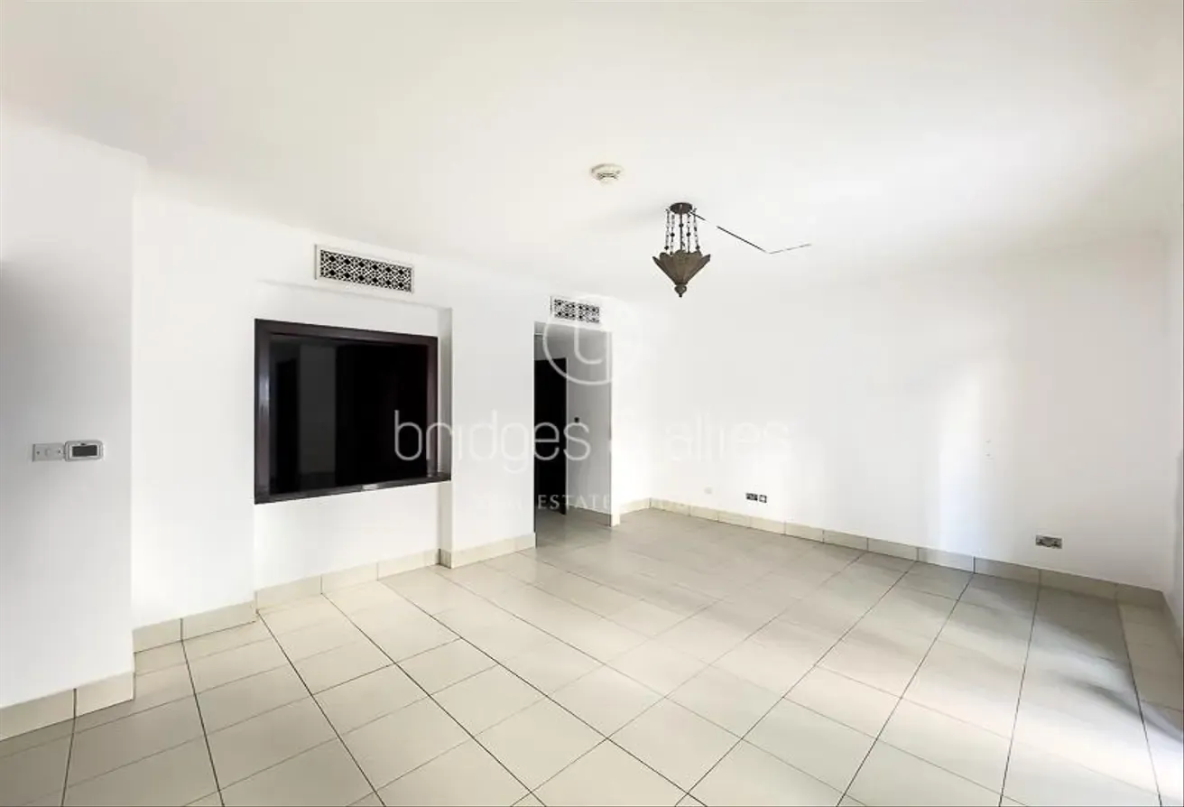 PRIVATE HUGE TERRACE |UNFURNISHED 1BR | BURJ VIEW